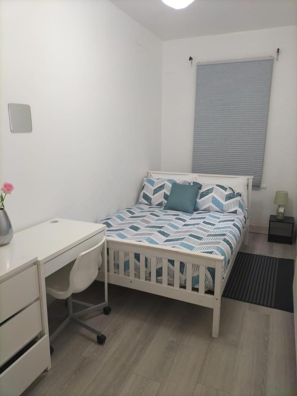 Comfortable Double Bed Located Near City Centre, Suitable For Contractors Health Care Professionals Or Long Business Stays In Coventry Or Delightful Holidays In Coventry Or Within The West Midlands Area Free Wifi Tea And Coffee Provided Εξωτερικό φωτογραφία